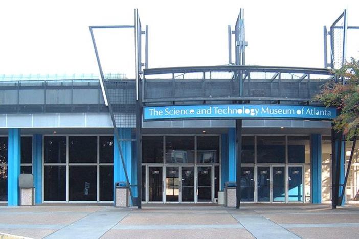 The entrance to the now closed SciTrek Museum. (Photo: Scott Ehardt, Wikipedia.org)