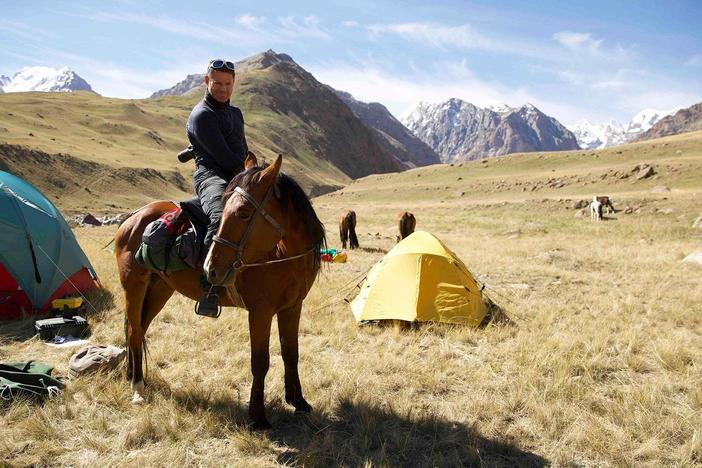 Steve observes Djangart Valley wildlife to better understand the snow leopards.