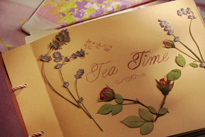An introduction to tea time and the monthly ritual of five Chilean woman.