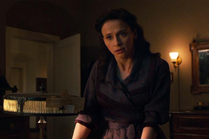 Max’s sister lectures him about his work and relationship with Clara.