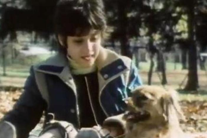 Ana Platypus wants a pet; Bob Trow brings his dog to meet Fred Rogers.