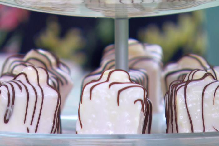For the final technical challenge, the bakers are asked to make 25 fondant fancies.