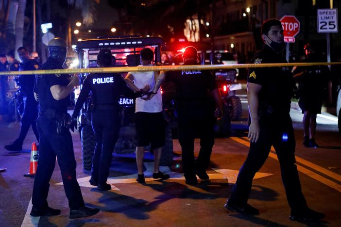 News Wrap: Thousands of spring break revelers force Miami Beach to enforce curfew