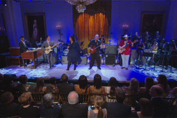 Alabama Shakes performs Born Under A Bad Sign.