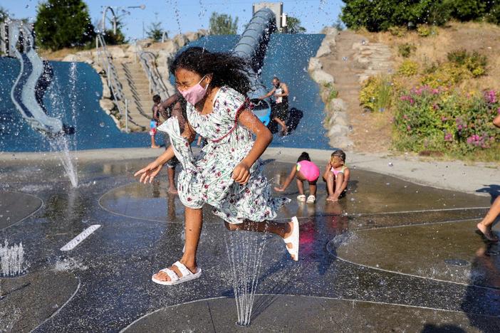News Wrap: Stifling heat persists across Pacific Northwest