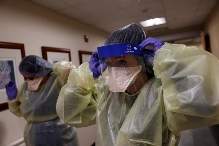 News Wrap: Worldwide death toll from COVID-19 surpasses 6 million