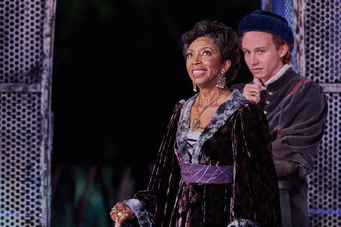 Queen Margaret (Sharon Washington) curses the house of York.