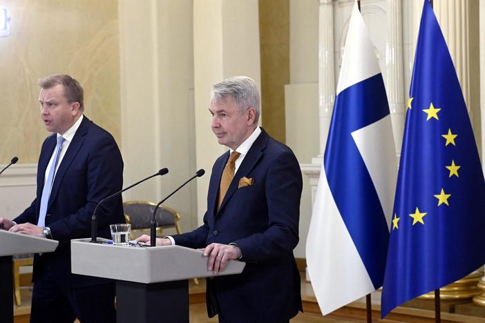 News Wrap: Finland declares its intention to join the NATO alliance