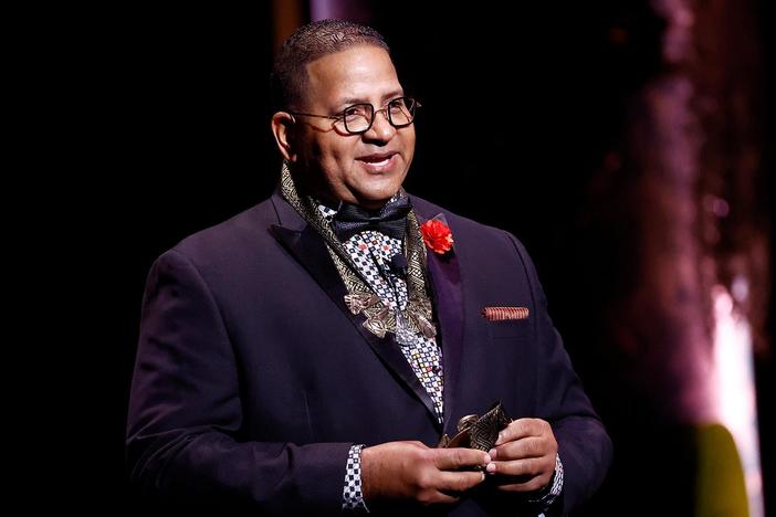 Roberto Clemente’s son reflects on his family’s legacy as he receives an award on father’s behalf.