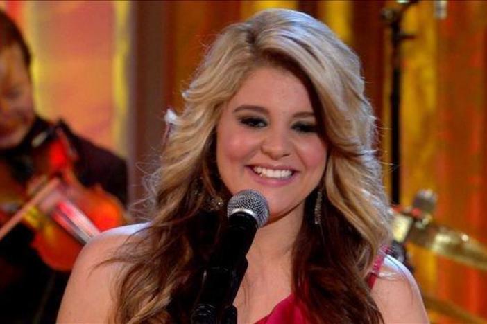 Lauren Alaina performs Coal Miners Daughter