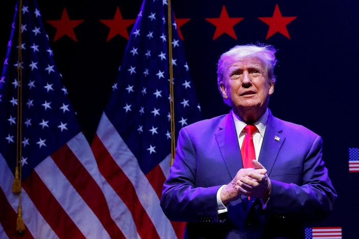 News Wrap: Trump says he expects to be arrested by New York authorities