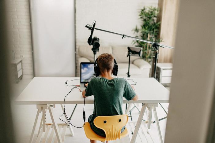 New Illinois law protects money children earn as social media influencers