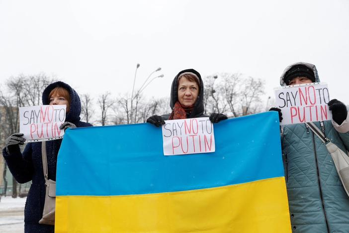 U.S. puts troops on high alert as Russia-Ukraine tensions escalate