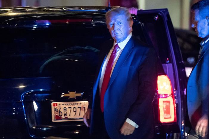 News Wrap: Empty classified folders found at Mar-a-Lago, deadly bombing in Afghanistan