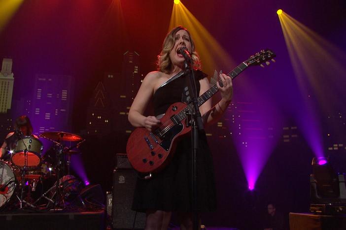Sleater-Kinney perform on Austin City Limits.