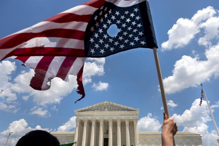 Former neighbor disputes Alito's explanation of upside-down U.S. flag flying at his home