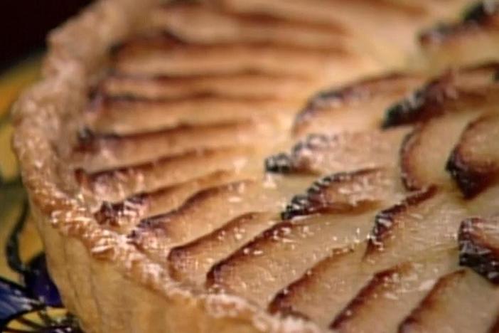 Chef Leslie Mackie shows how to make beautiful pie crust for fresh fruit tarts.