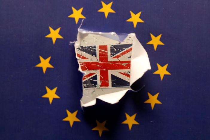 News Wrap: Theresa May opens door for delaying Brexit