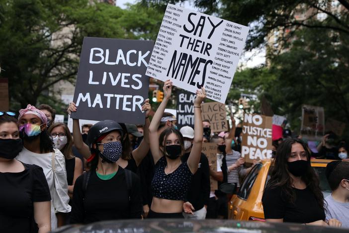 A week into protests, political divide over the right response widens