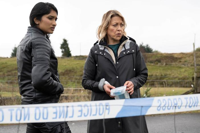 Annika’s family vacation is interrupted as she and the team must investigate a death.