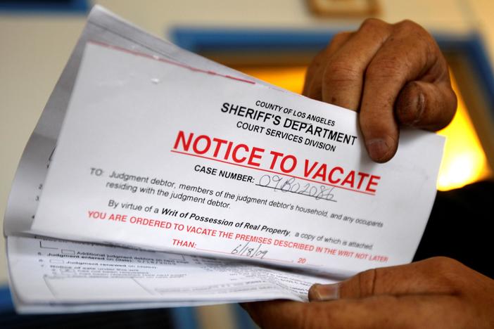 News Wrap: Federal appeals court finds CDC eviction moratorium unlawful