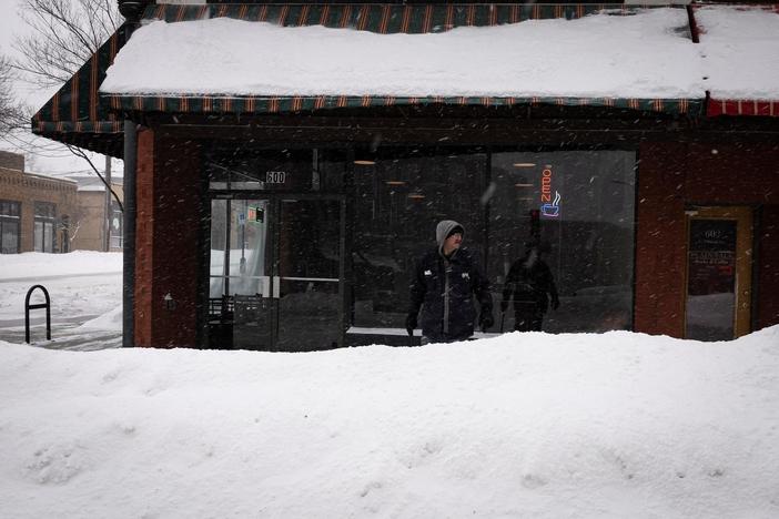 News Wrap: New winter storm ices over Pacific Northwest