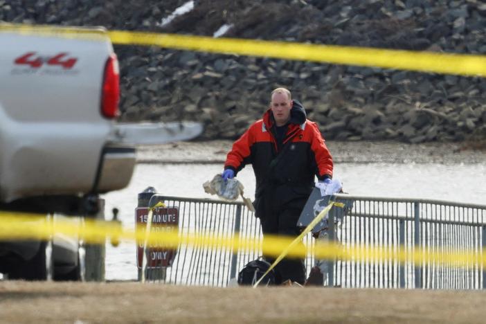 Breaking down the moments that led up to the worst U.S. aviation disaster since 2001