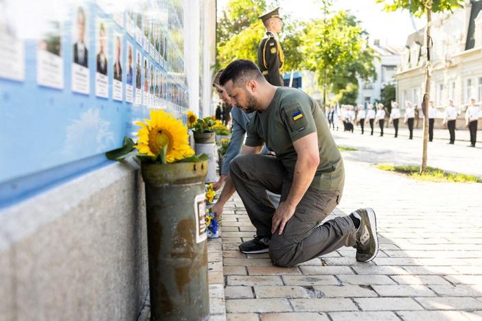 Ukraine marks Independence Day as Russia strikes civilian targets