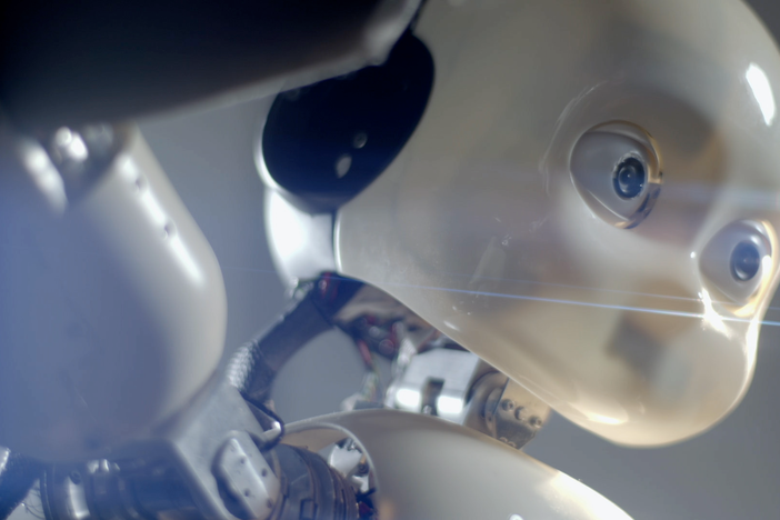 A humanoid robot that can learn from the world.