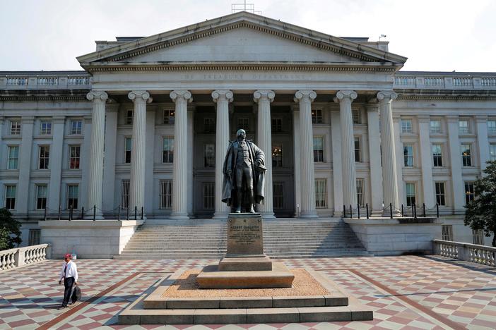 News Wrap: October federal government deficit reaches record $284 billion