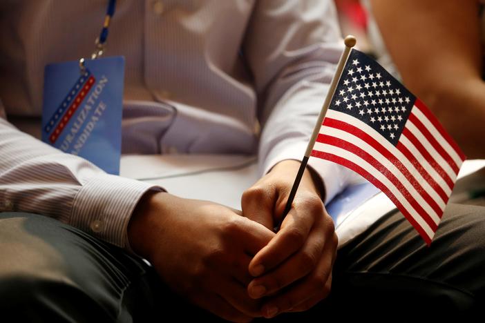 News Wrap: Trump proposes partial overhaul for U.S. immigration