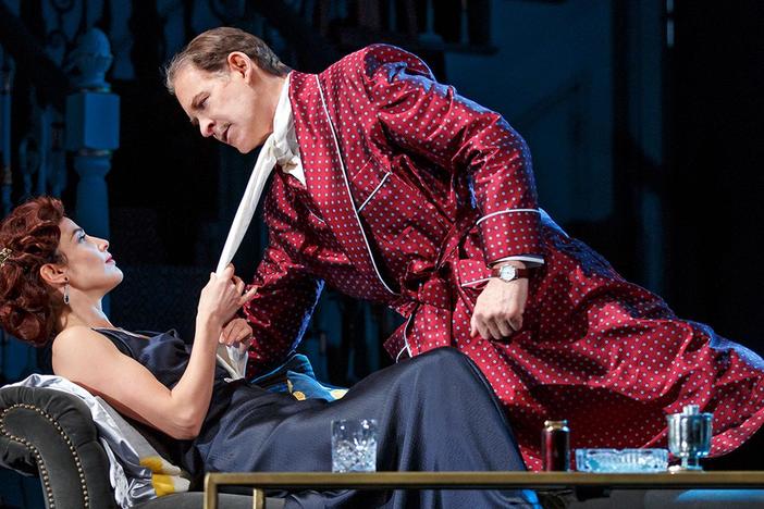 Noël Coward’s Present Laughter stars Tony Award®-winner Kevin Kline and Cobie Smulders.