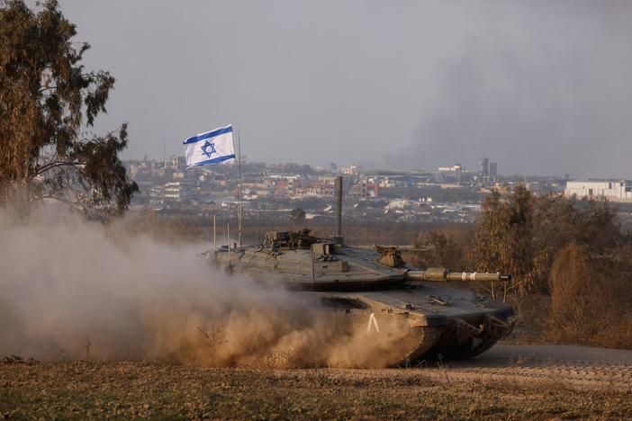 News Wrap: Israeli tanks push deeper into Gaza as airstrikes on camps continue