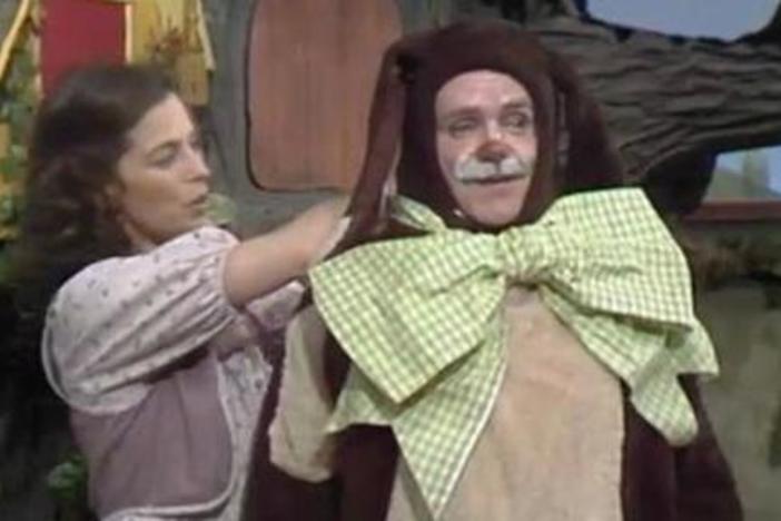 Bob Trow's dog Barney stays with Fred Rogers; King Friday wants to give Ana a parrot.