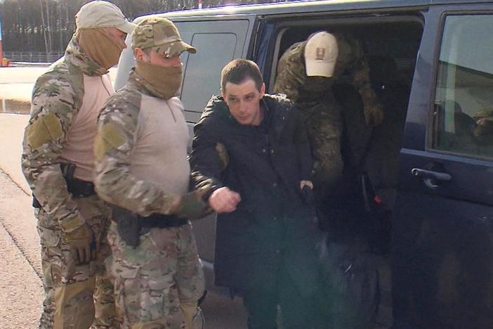As war in Ukraine rages on, U.S. and Russia exchange prisoners