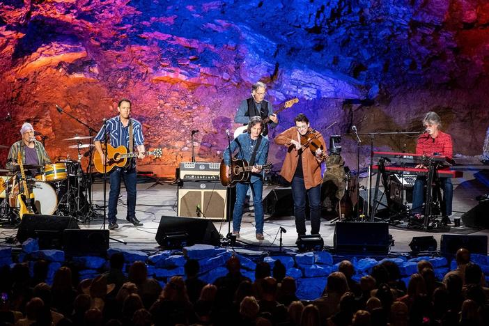 The Nitty Gritty Dirt Band performs "Mr. Bojangles."