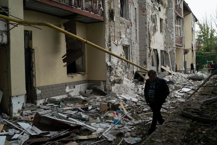 Ukrainians return home in towns recently liberated from Russian control