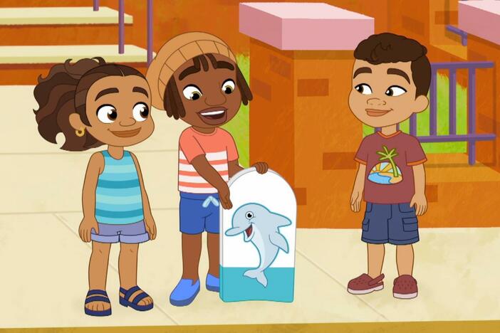 Alma and André take Beto to a New York beach. / A wave threatens Junior’s sandcastle.