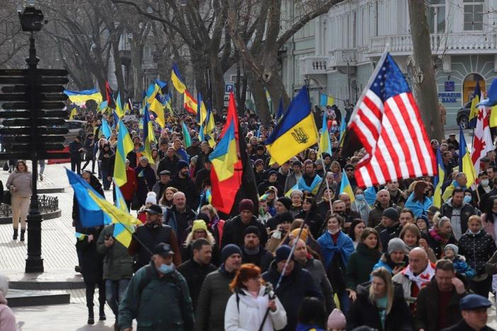 Russians tanks move closer to Ukraine border