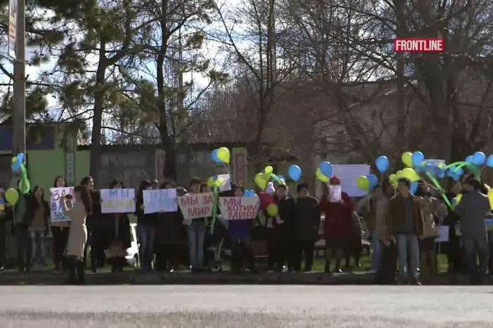 Pro-Russian and Pro-Ukranian protesters face off outside a military base.