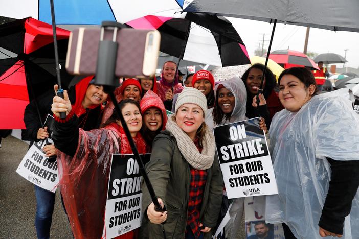 News Wrap: LA school district, teachers reach a tentative deal