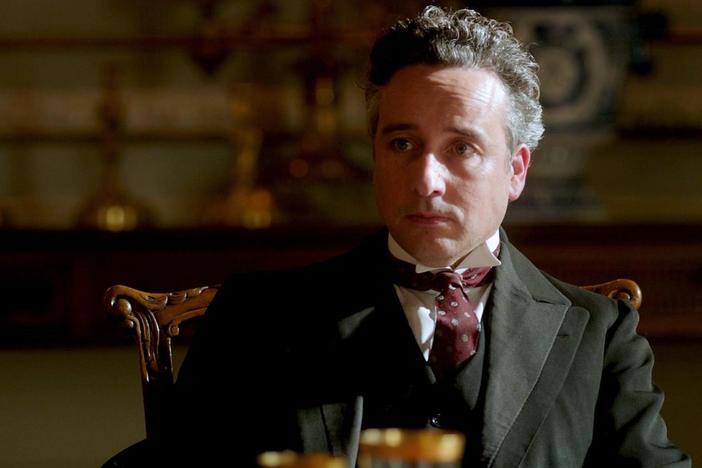 See an exclusive scene from the Season 3 finale!