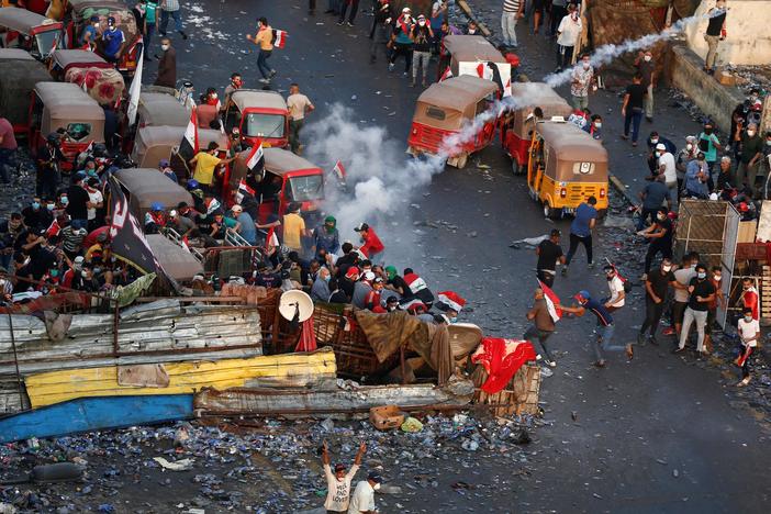 News Wrap: Deadly violence, anti-government protests continue in Iraq