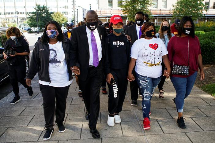 News Wrap: Breonna Taylor’s family demands grand jury transcripts
