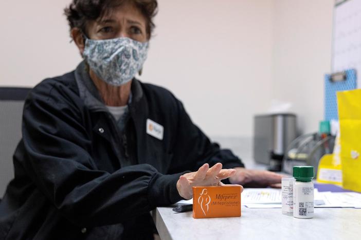 White House asks appeals court to overturn ruling suspending abortion pill access
