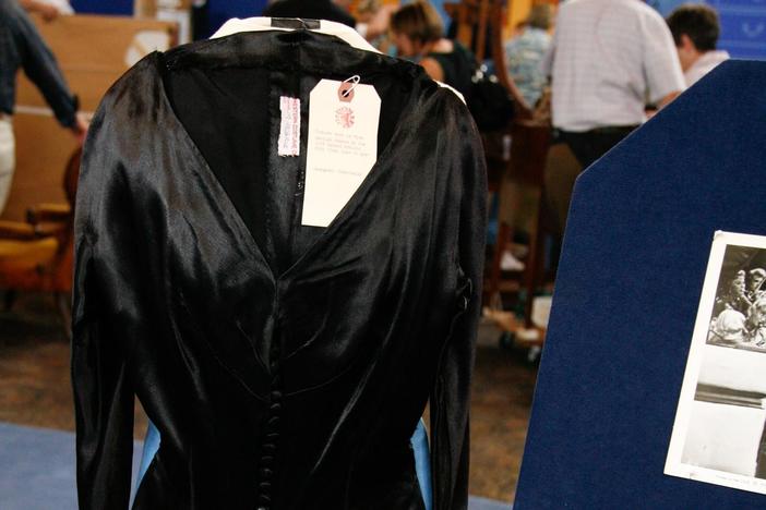 Beth Szescila appraises the original Marylin Monroe dress from a Hollywood classic.