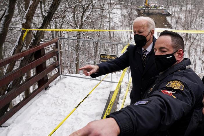 News Wrap: Investigation underway into Pittsburgh bridge collapse that injured 10