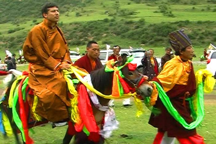 Yeshi Namkhai visits to the monastery of his previous reincarnation.