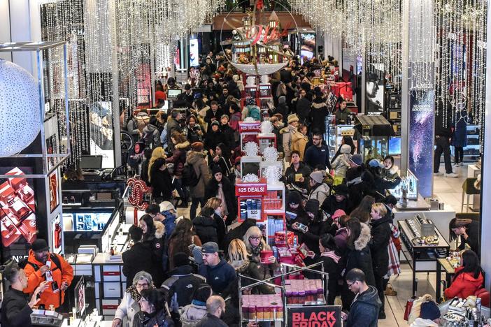 News Wrap: Shoppers flock to deals on lucrative Black Friday