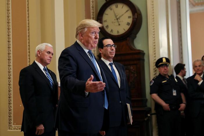 As impact of COVID-19 deepens, U.S. officials debate economic response